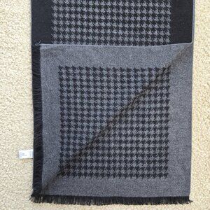 NWOT *SILK* Grey & Black Houndstooth Scarf